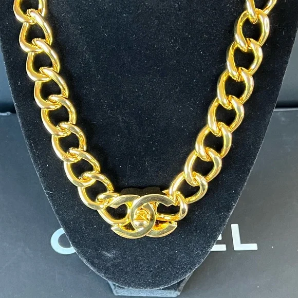 CHANEL 95A XL Chunky Turn Lock Necklace 20” Gold Plated Pristine Authentic - Picture 4 of 5